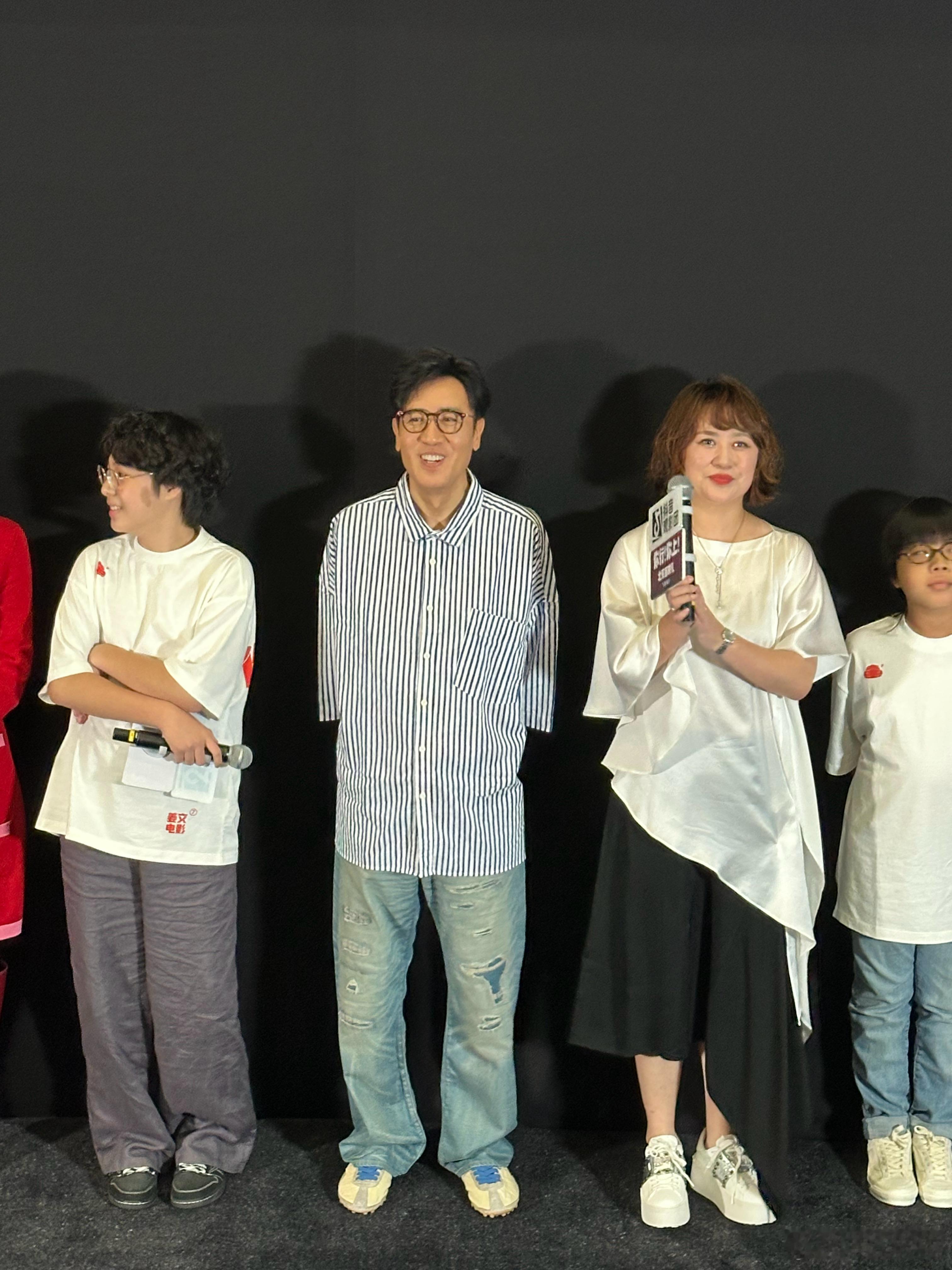 姜文以后演戏还找于和伟 首映礼太有看头了，姜文直白表示想再和于和伟合作，于和伟被