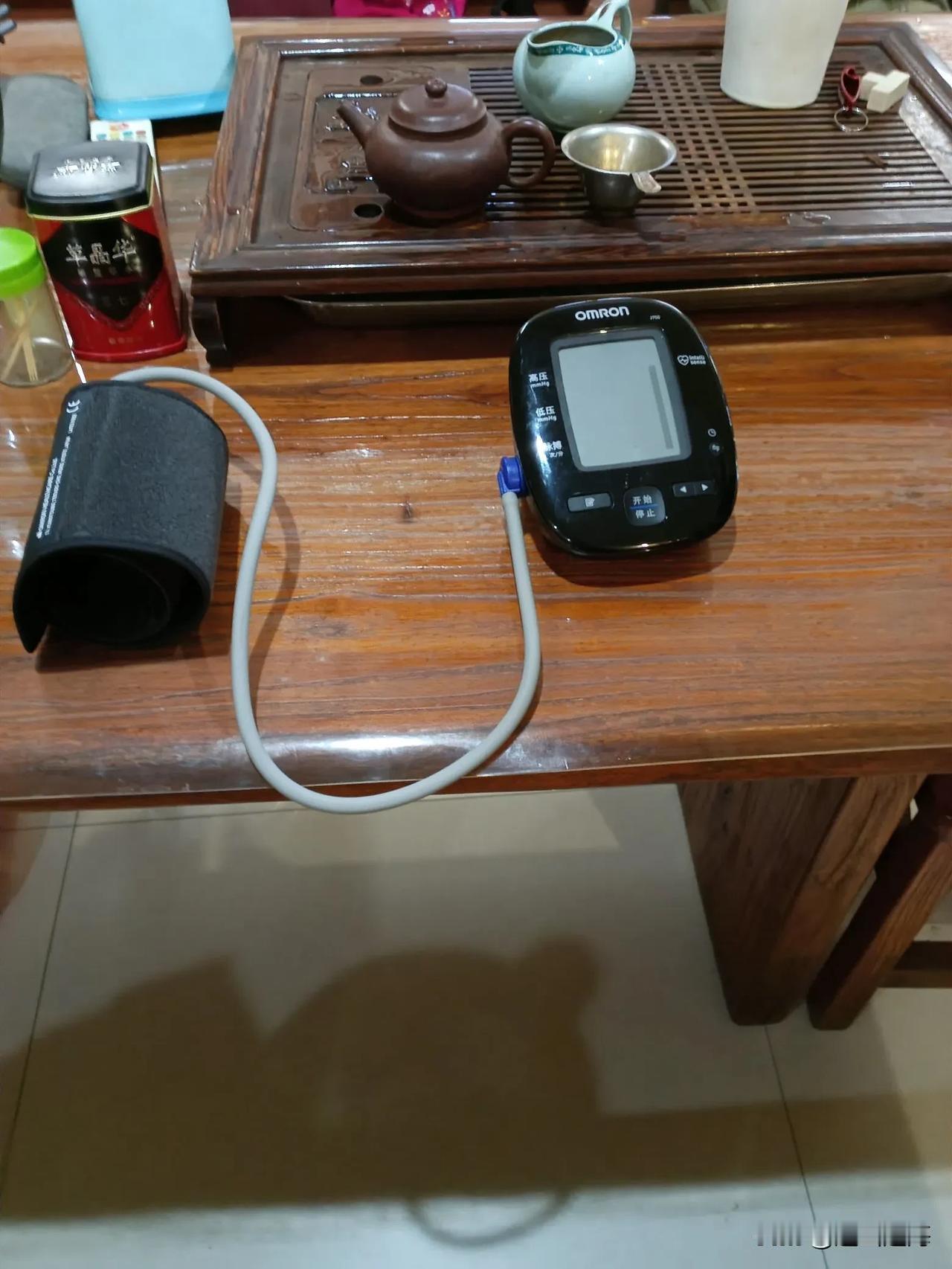 吃惊吗？用血压计测量有没有被惊吓到。委国总统被掳走，到他国接受审判，委国股市竞从