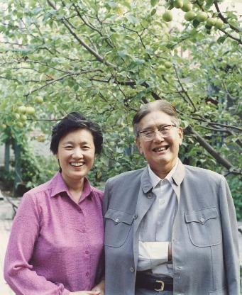 2008年，章含之因病抢救无效去世，正当女儿准备将母亲与乔冠华合葬在一起时，护士