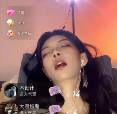 27岁单亲妈妈直播睡觉，万人围观刷礼物爆火：这世上最暖的，是普通人的惺惺相惜
 