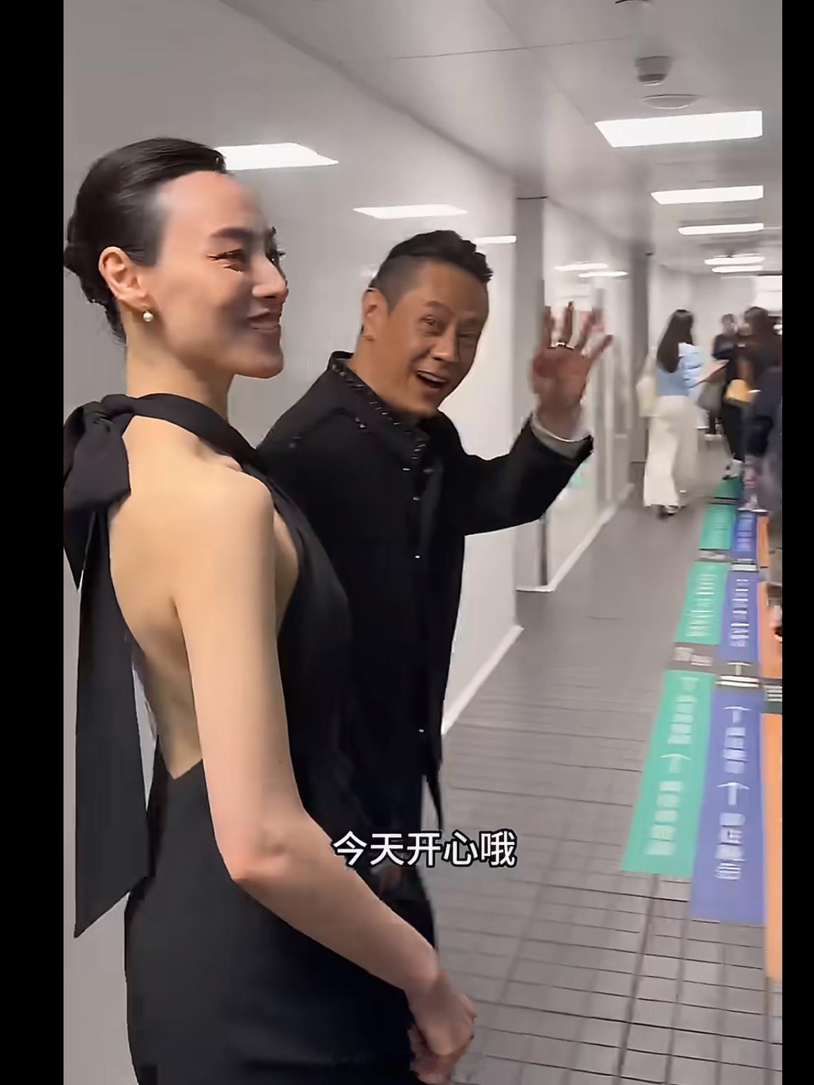 马浴柯梁洛施十指相扣梁洛施和马浴柯这俩人，上影节红毯上十指紧扣走了一趟，热搜直接