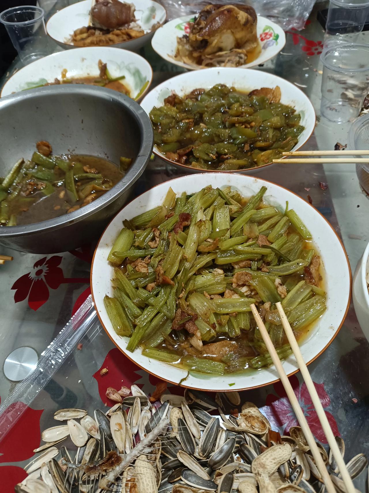 大年初三了，又要开始思考一下今年去哪里打工了啊，真的是好迷茫啊，真是发愁啊，每年