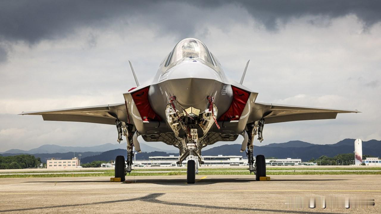 ⚔️🇺🇸 北约“猎鹰打击2025”联合演习

11月3日至14日，由意大利空