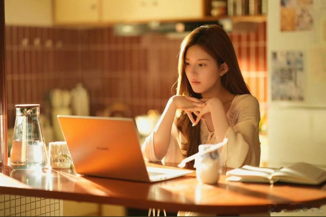 2025男女明星🫘搜索排行榜单🈶：女明星top5：赵露思、虞书欣、白鹿、关晓