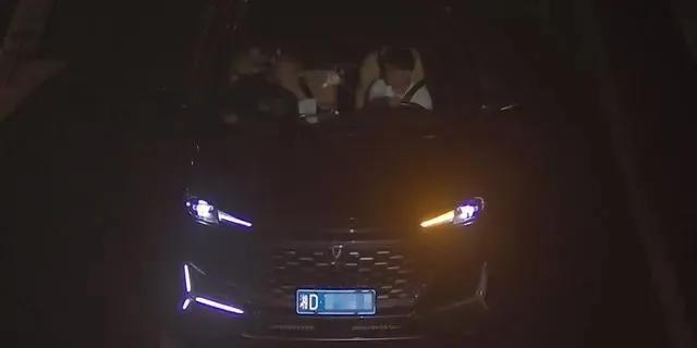 湖南13岁孩子偷开家里轿车上路！这两个孩子胆子贼肥，也没驾驶过任何机动车辆的情况