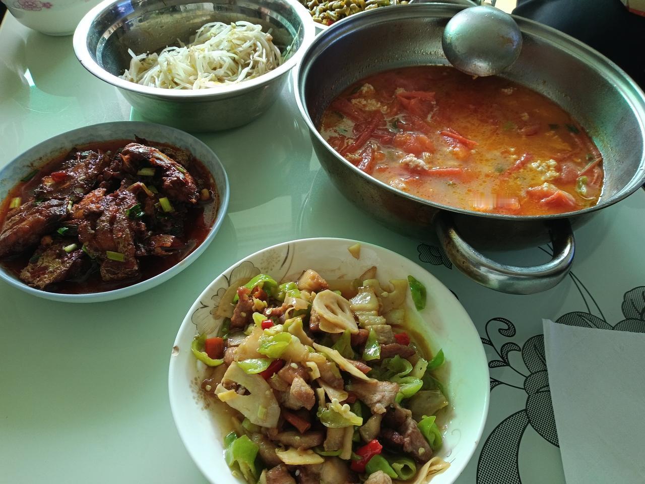 家常菜才是YYDS！这桌菜香到我多干两碗饭
 
家人们谁懂啊！今天家里做的家常菜