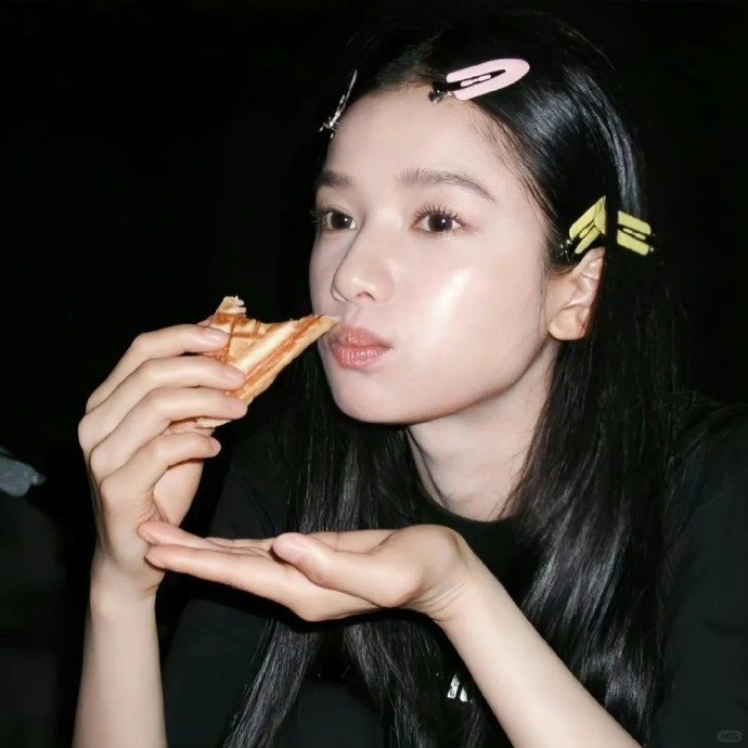 张婧仪  从不讨好镜头的美 