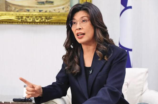 郑丽文一句“只要大陆在台海作一保证，中日皆大欢喜”？
 
一边是日本首相高市早苗