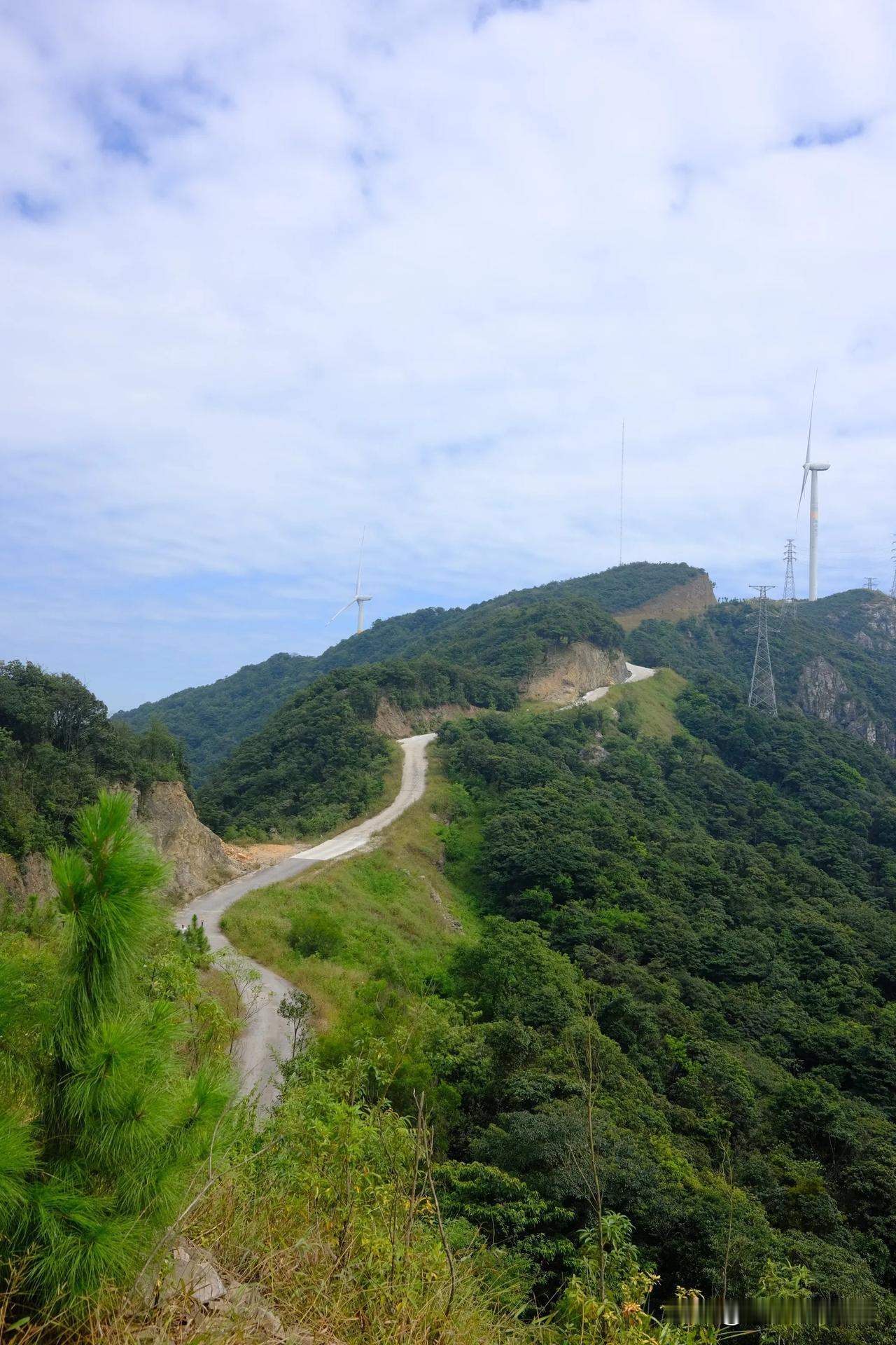 广州市最近的风车山 路线攻略
广东有很多风车山，佛冈风车山应该是离广州最近的风车