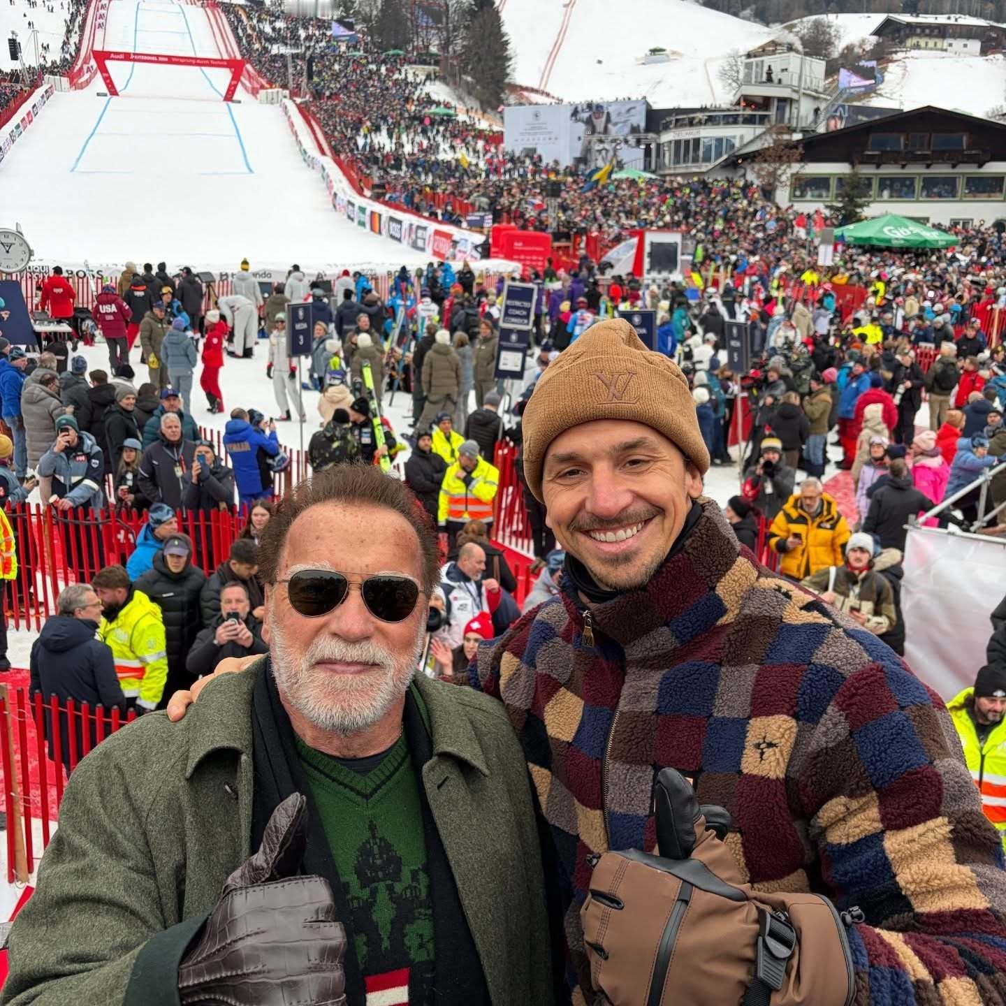 【⛷️】 伊布拉希莫维奇🇸🇪和施瓦辛格🇺🇸现身奥地利，现场观看高山滑雪世