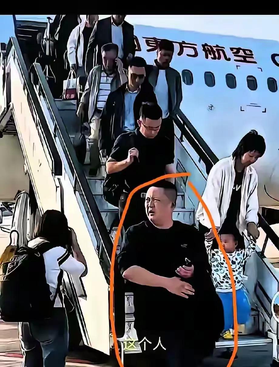 东航欧某某机闹事件已引起了全国公民的愤怒。机闹本身早以超出了维权本身，严重威胁到