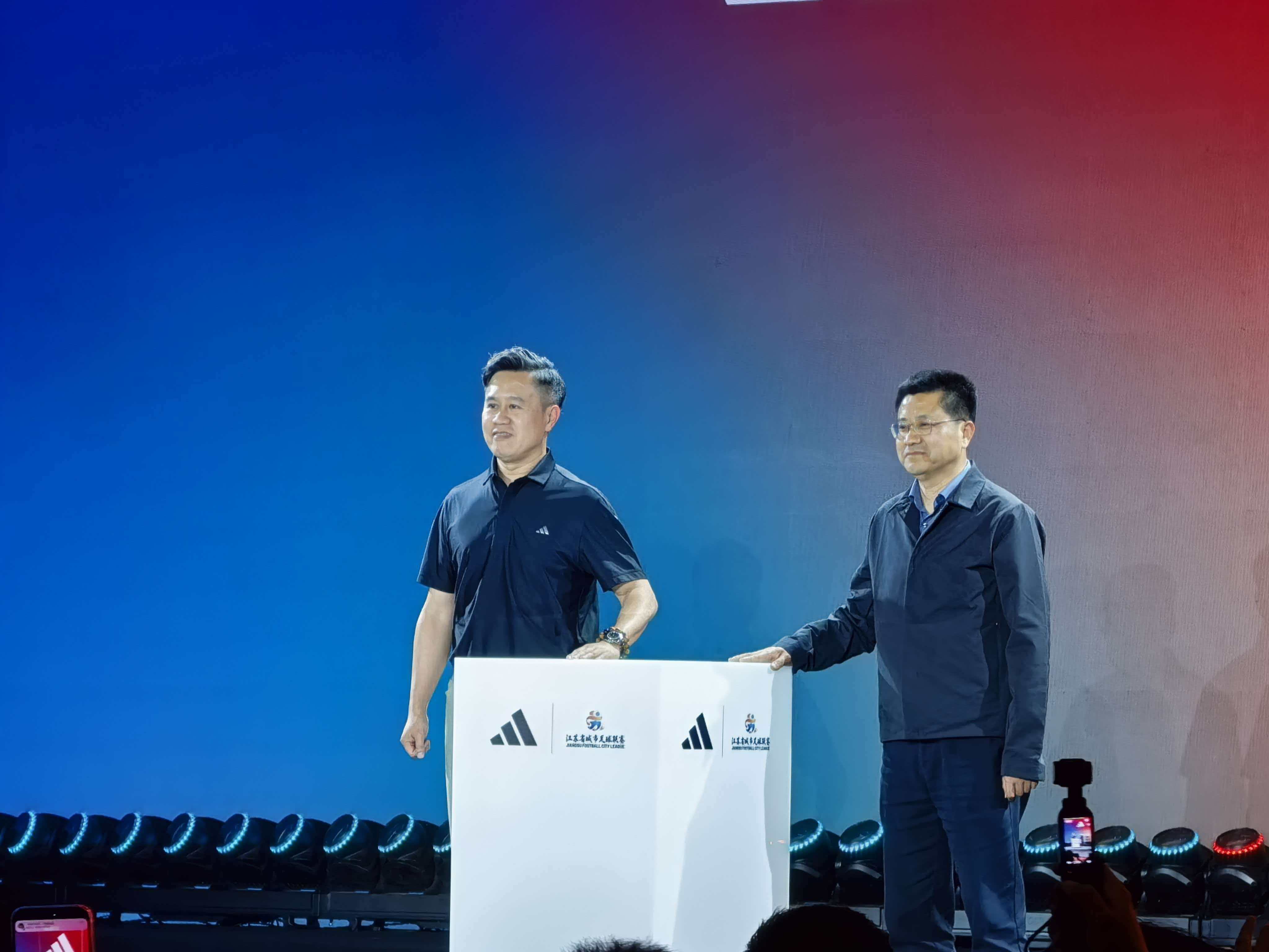 adidas   x  苏超新赛季苏超用球，美加墨世界杯用球三重浪苏超