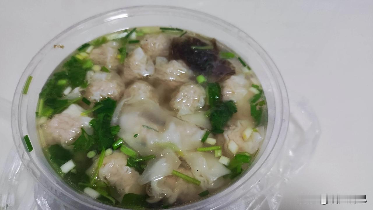 你们发现没:心情好吃啥都香，就算是吃白米饭都是香的！

今天下班回来，发现家里没