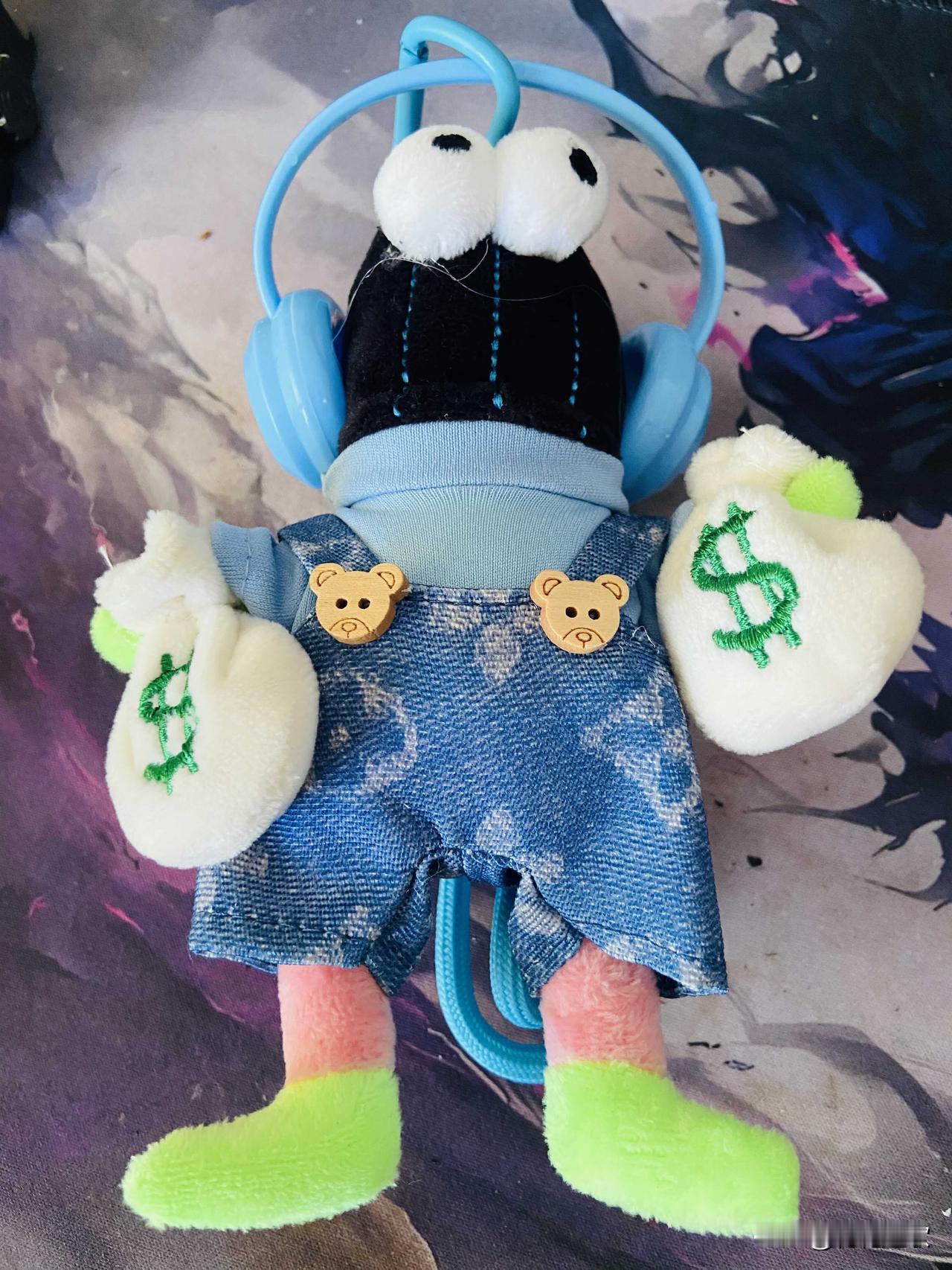 人啊，就是善变，虽然有从一而终的喜欢，但也有突然的爱上。

比如，最近我的情绪就