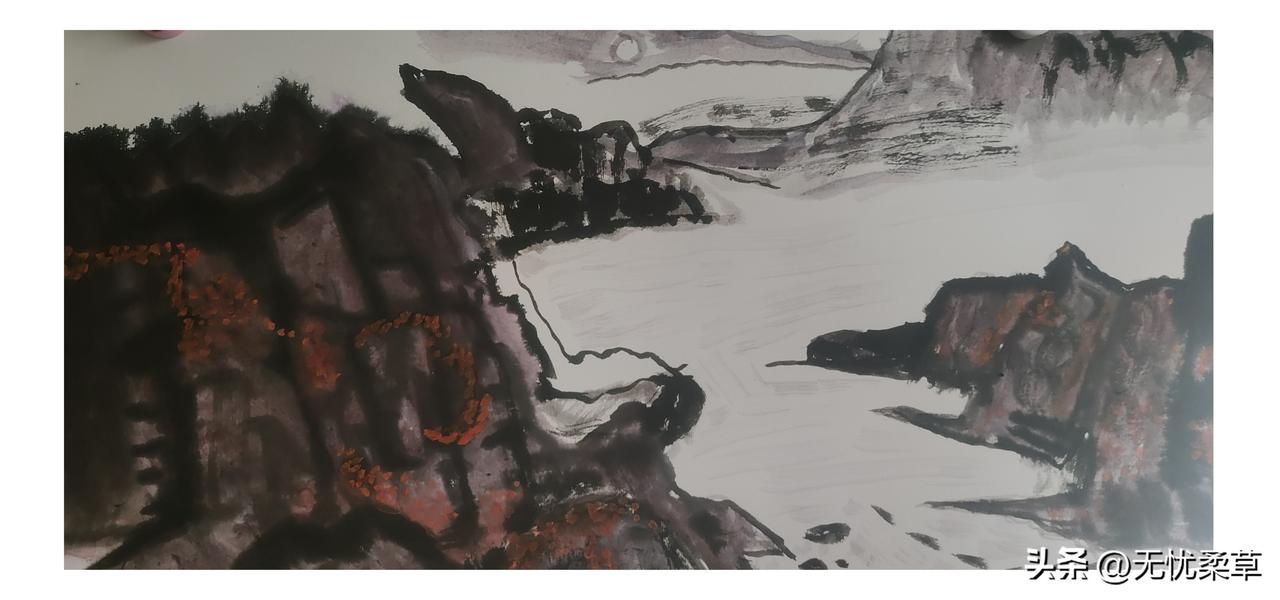 今天是本地小学生开学第一天，我遭遇了一件颇为尴尬的事。早上送孩子上学，我骑着电瓶