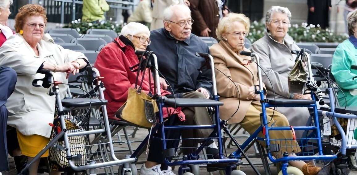 你有没有想过一个问题：欧洲人凭啥干得少、拿得多、日子还那么从容？

答案说出来挺