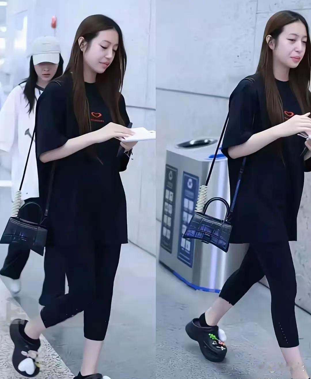 不得不说赵薇女儿排场十足，单单一双鞋子，差不多抵得上普通人两个月的薪资。 