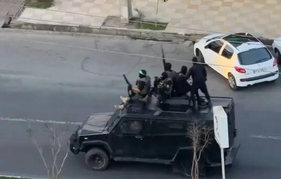 “伊朗大捷！”伊朗当局宣布在布什尔地区拦截了一批外国敌对势力向德黑兰走私的武器，