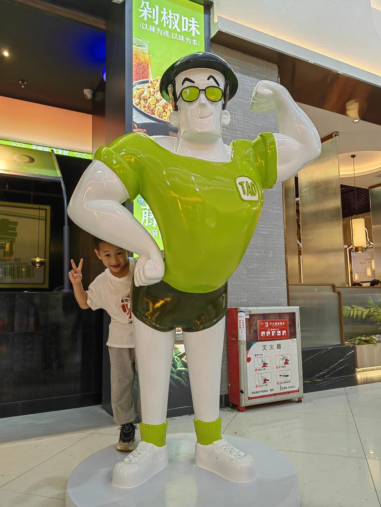 扎心了，还有十几天就要回家过年了，今年我还没有去染头发。
一直以来都有个习惯，过