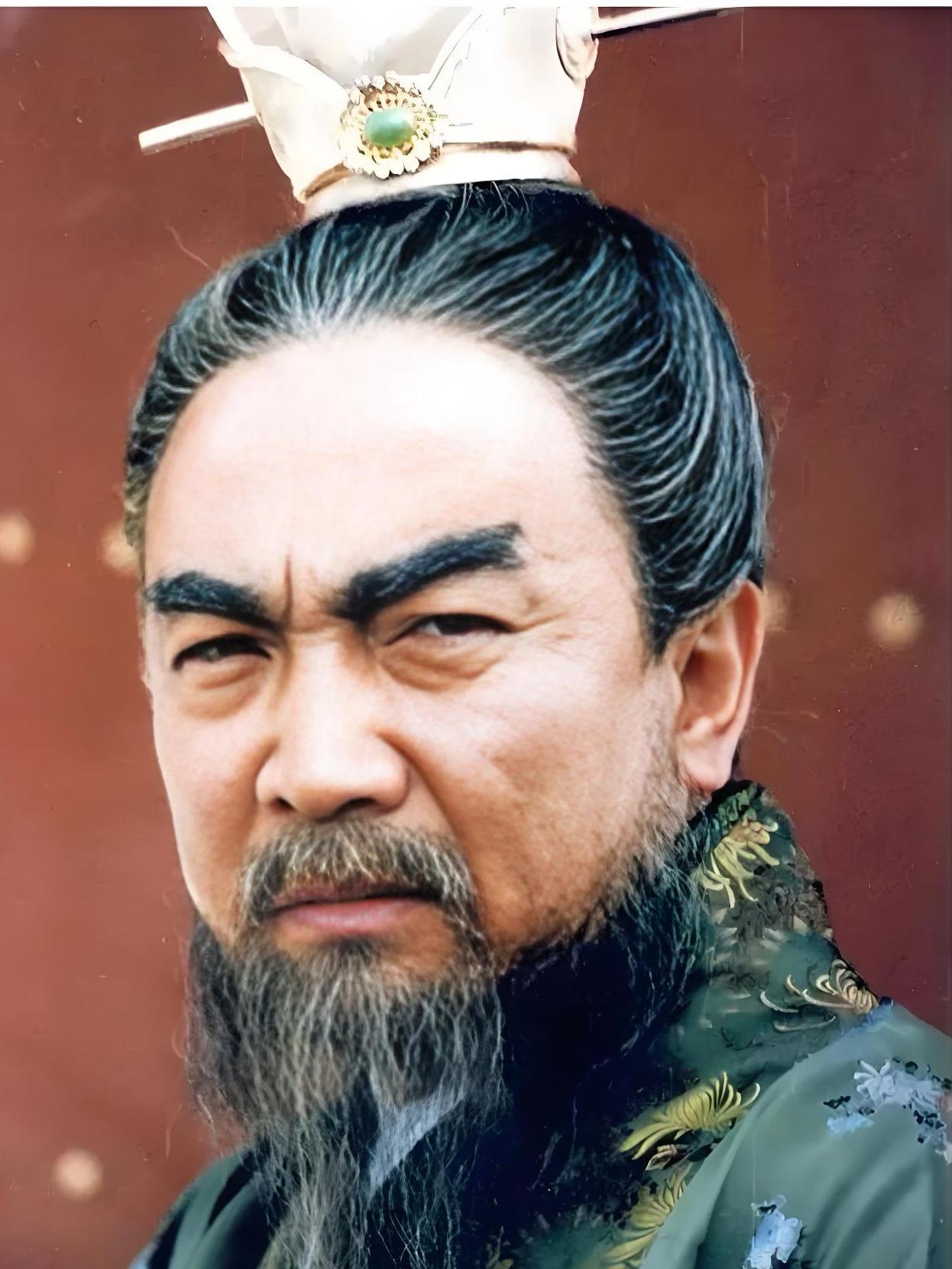 我认为曹操？
曹操确实是一位极具魅力和才华的历史人物，值得欣赏之处颇多。
 
他