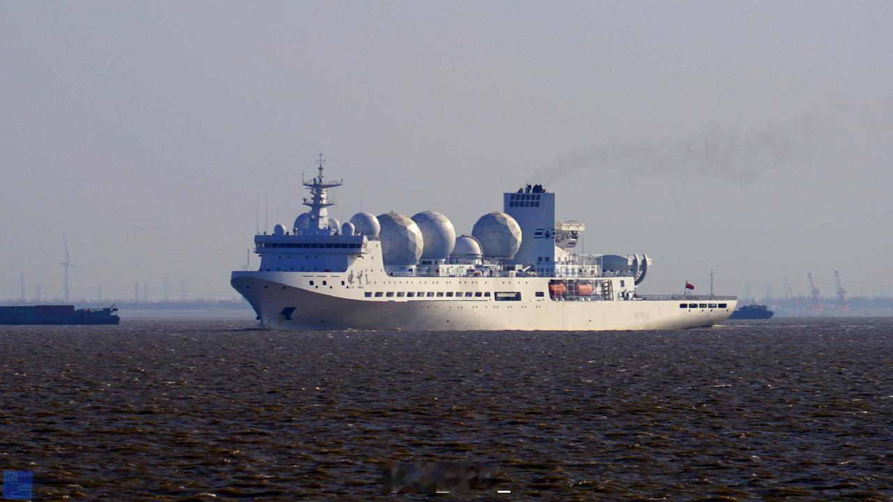 瞭望一号超级大图，这么多超级巨大的气球和舰尾两个超级巨大的板砖，这就是世界第一的