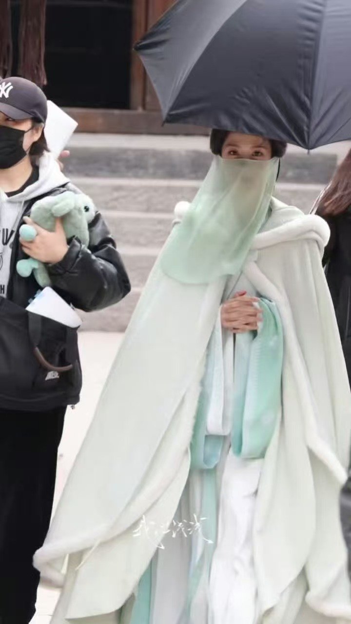 卢昱晓卢昱晓青纱遮面路透卢昱晓何不同舟渡青衣遮面好美的南衣，画中仙一般～ 