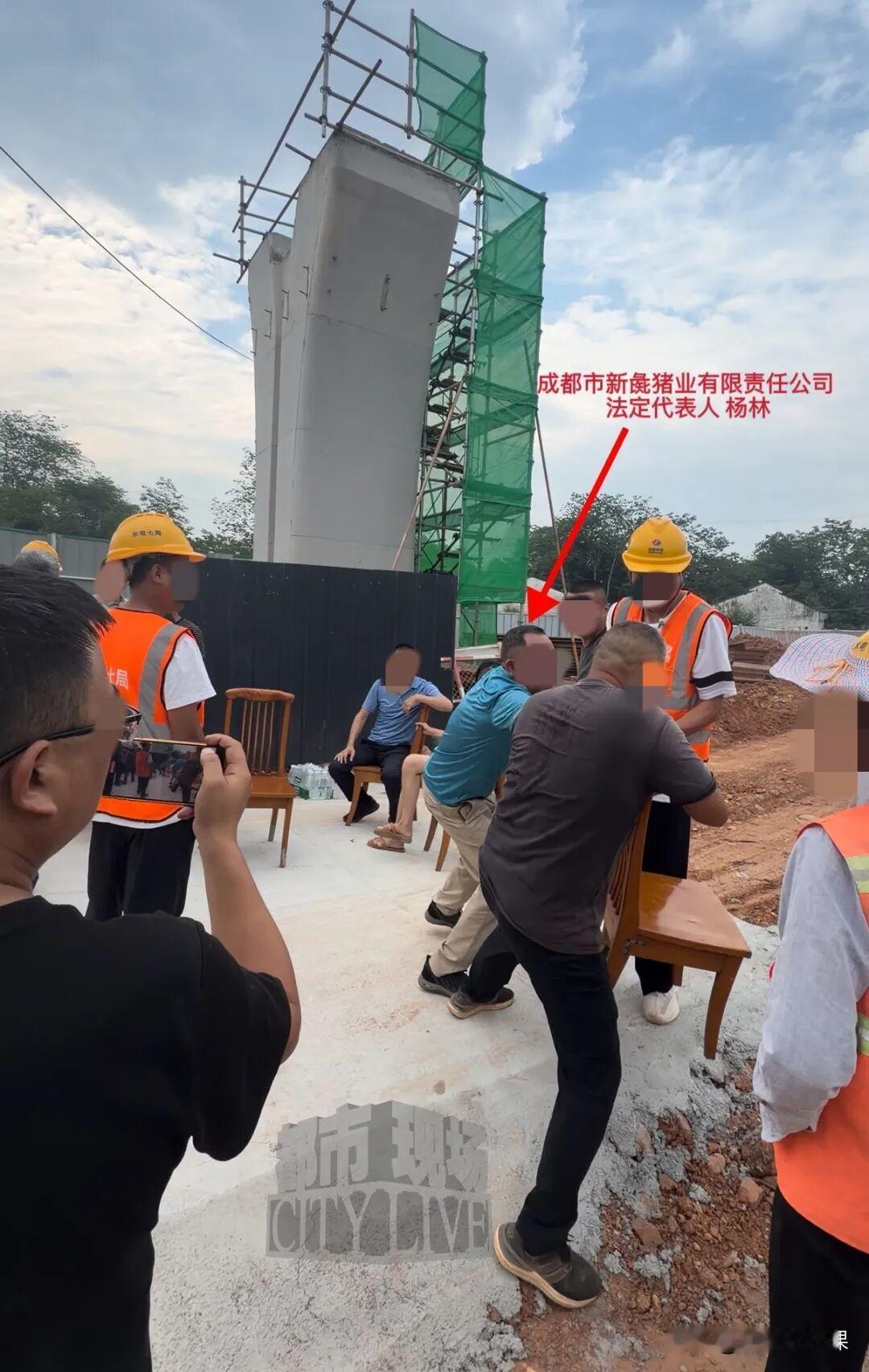 四川成都，某养猪厂被铁路部门纳入征地拆迁范围，双方协商约定拆迁补偿款为4198万