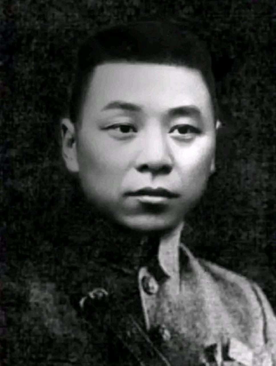 1935年，军阀师长范绍增，发现下属与姨太太有私情，没想到这个“哈儿”师长没有怒