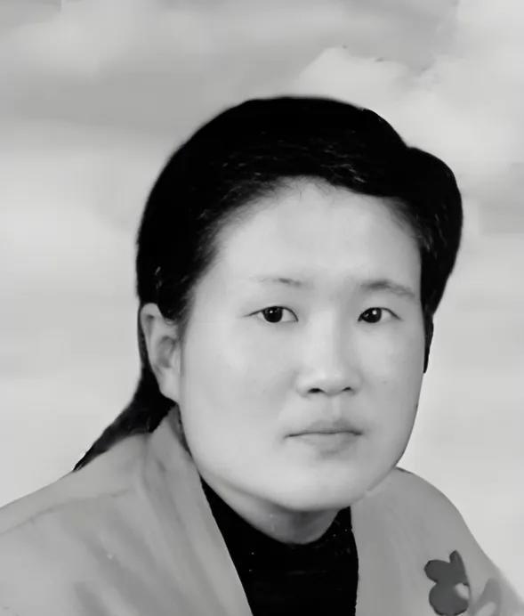 1997年，甘肃长庆油田27岁女工罗玉娥发现有人盗窃输油钢管，她追出计量站后再也
