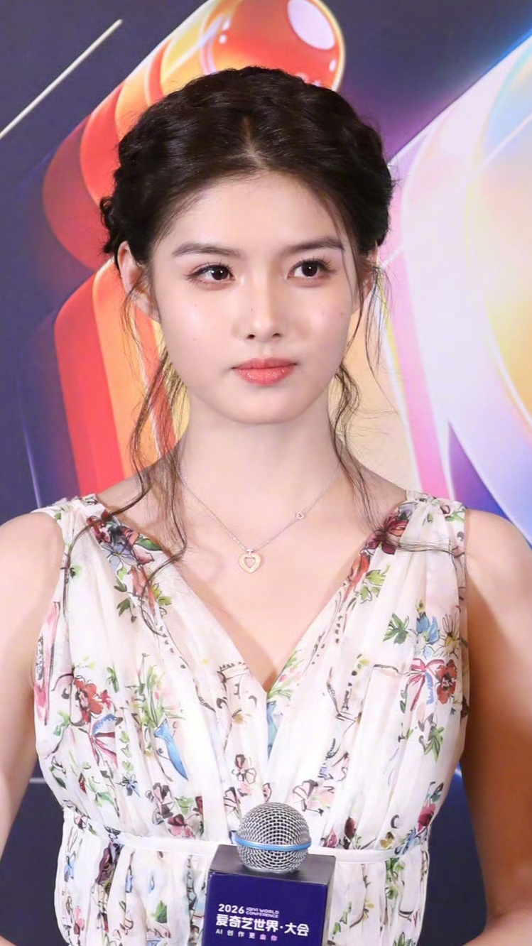 爱奇艺悦享会生图，大家状态不错啊侯明昊、艾米《雀骨》李兰迪、郭俊辰《喀什恋歌》敖