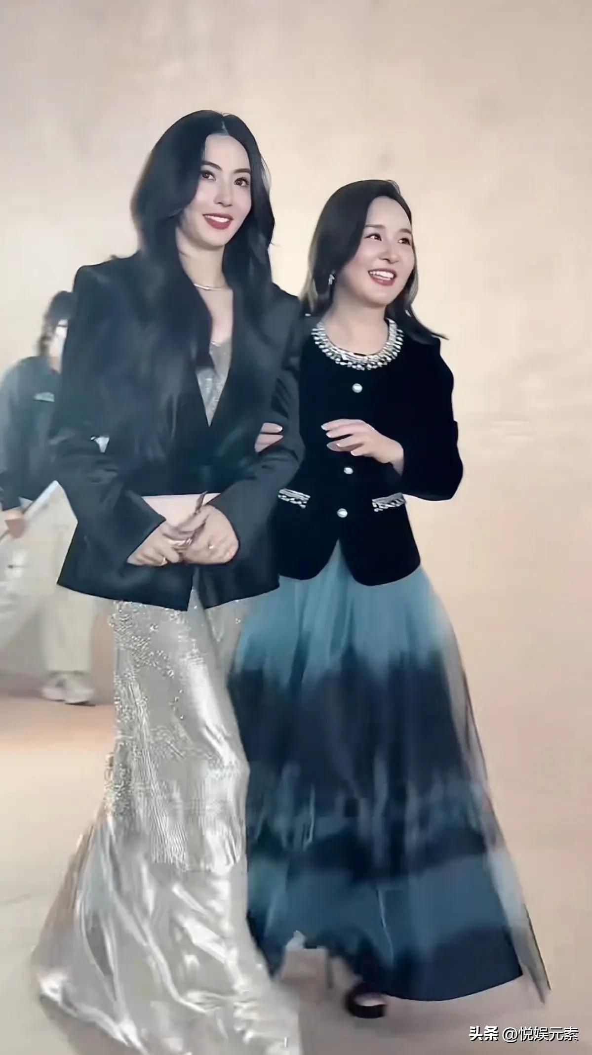 岁月催人老，娃是加速器？
然而张柏芝养了三个儿子，
却没有变老，还这么漂亮有气质