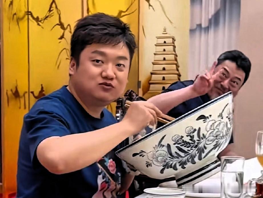 陕西人的面文化闻名全国，陕西不光是面好吃，陕西饭店的面碗也是吸引食客的一个重要标