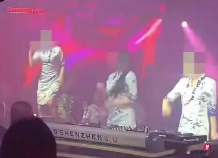 多名女子在深圳一家酒吧内，穿着与海南航空高度相似的制服热舞。海航回应称，此举严重