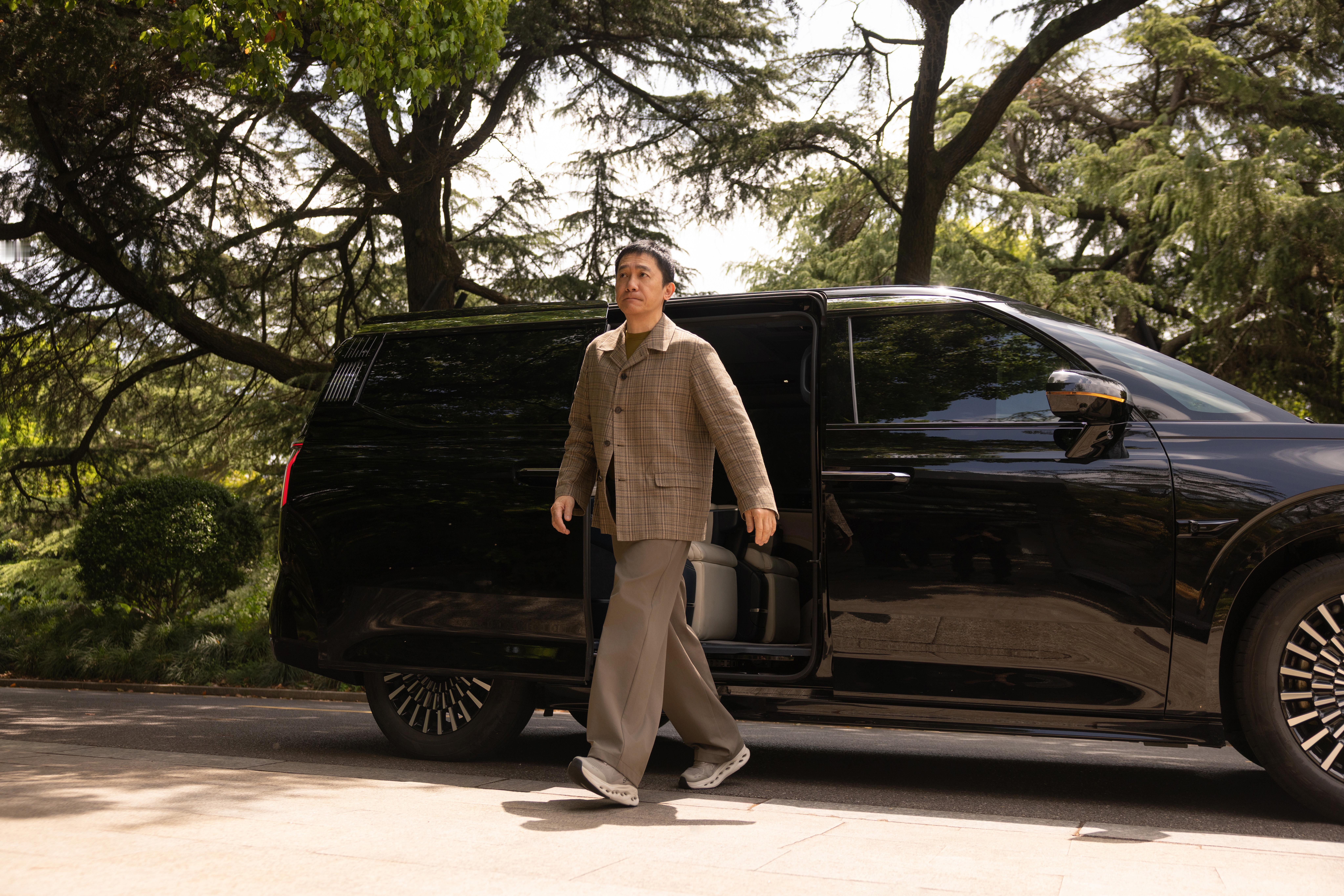 梁朝伟首映礼优雅出圈的同款座驾焕新极氪009，已于北京车展正式开启全系预售，多重