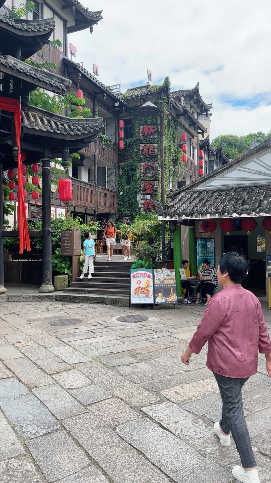 #随手记录秋日生活#来到了龙门客栈