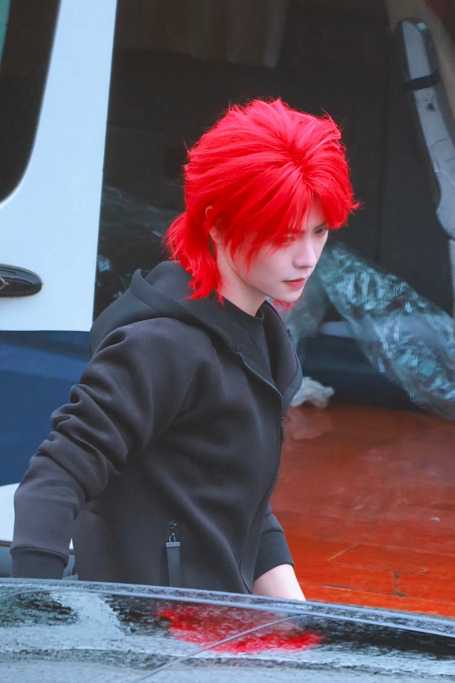 坏了，我已经分不清到底是白毛帅还是红毛帅了？！ 