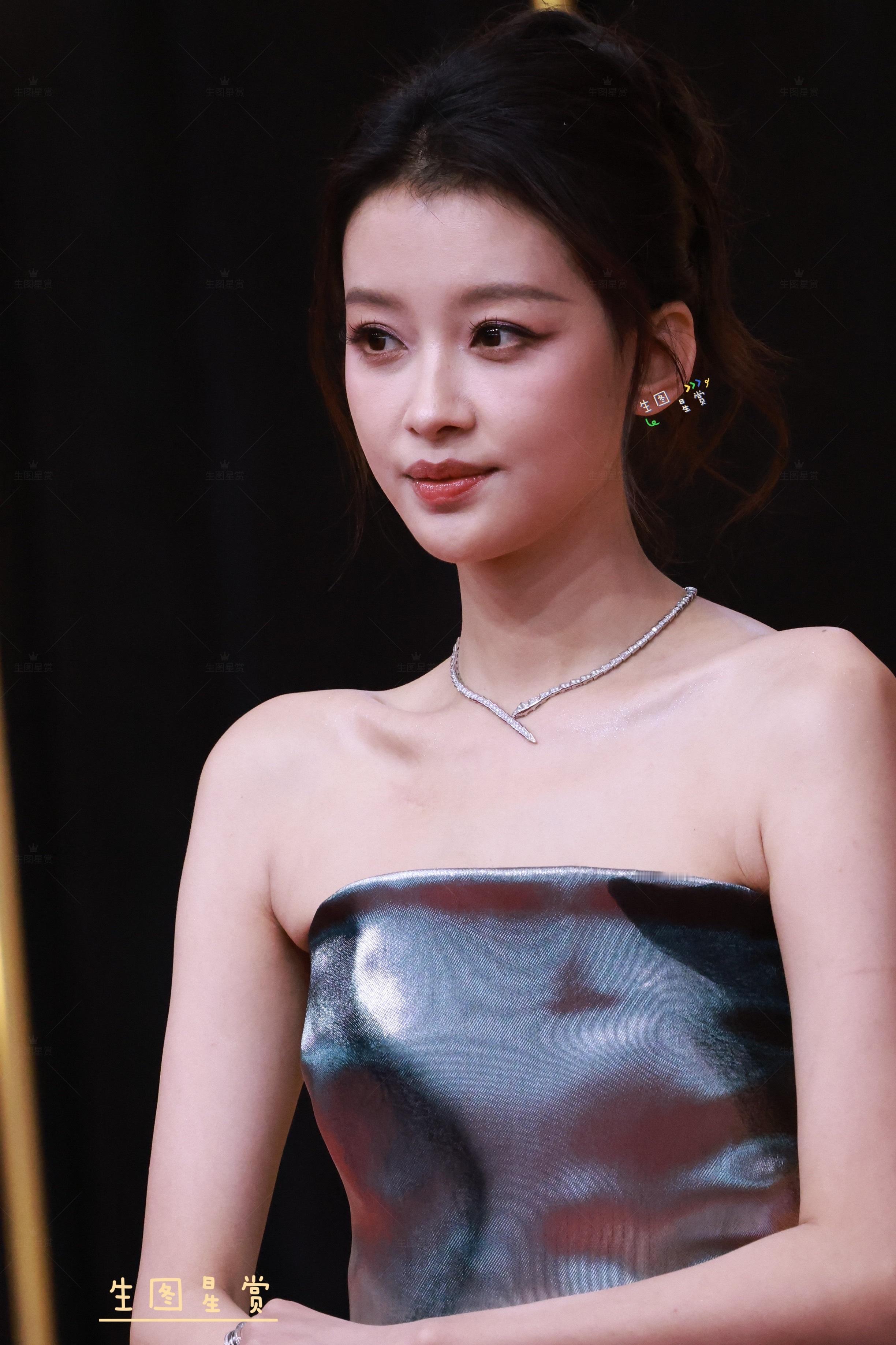 孙怡代言人盛典红毯高挑白瘦，定格她的美📸孙怡千里江山图✨首届代言人影响力盛典孙