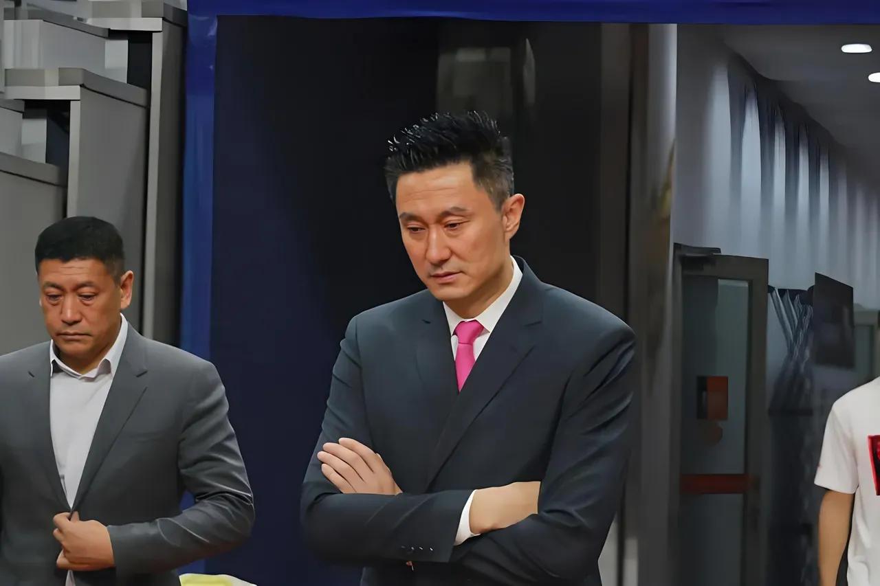 杜锋icon下课吧，你已经不适合带队了，不得不承认，杜锋是广东历史最差的教练，没