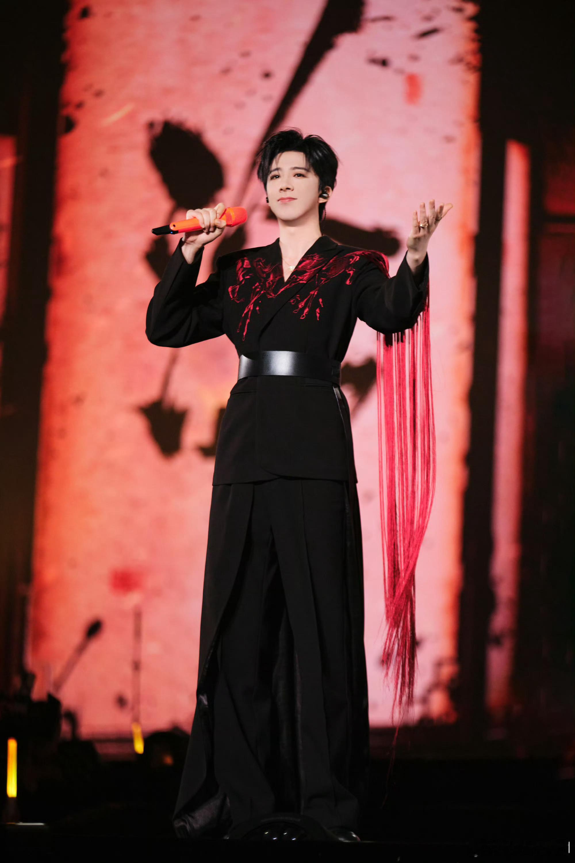 摩登兄弟超话星愿池马年添个新装扮刘宇宁双剧入围微博剧集传播榜刘宇宁 新的一年继续