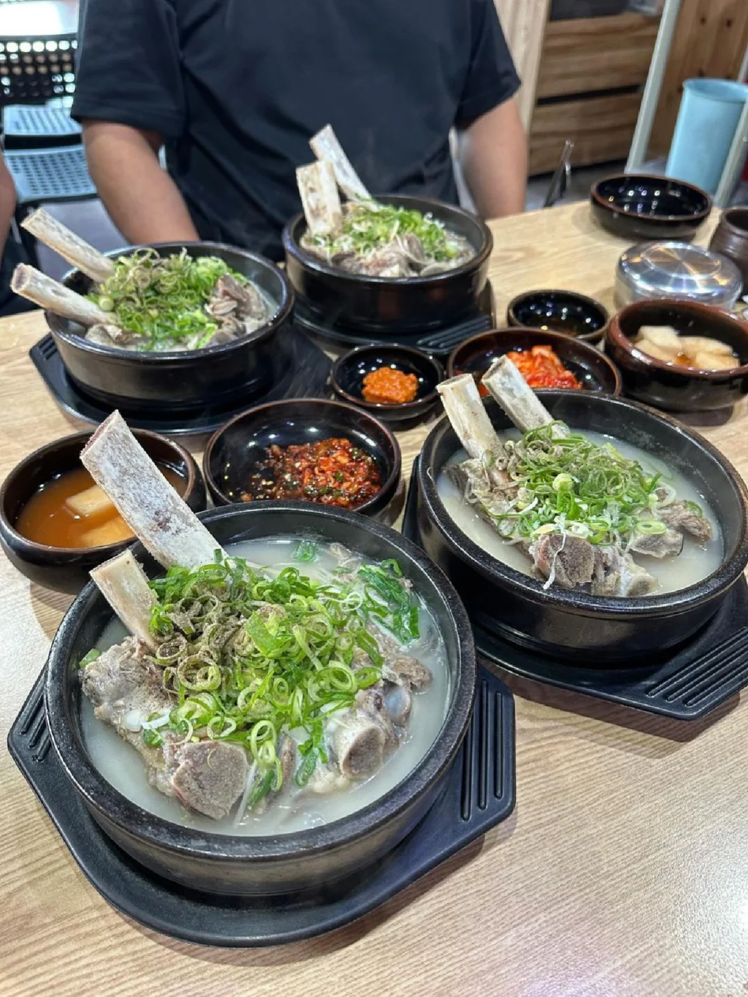 🇰🇷济州岛这个排骨汤真的巨好吃！不要错过！