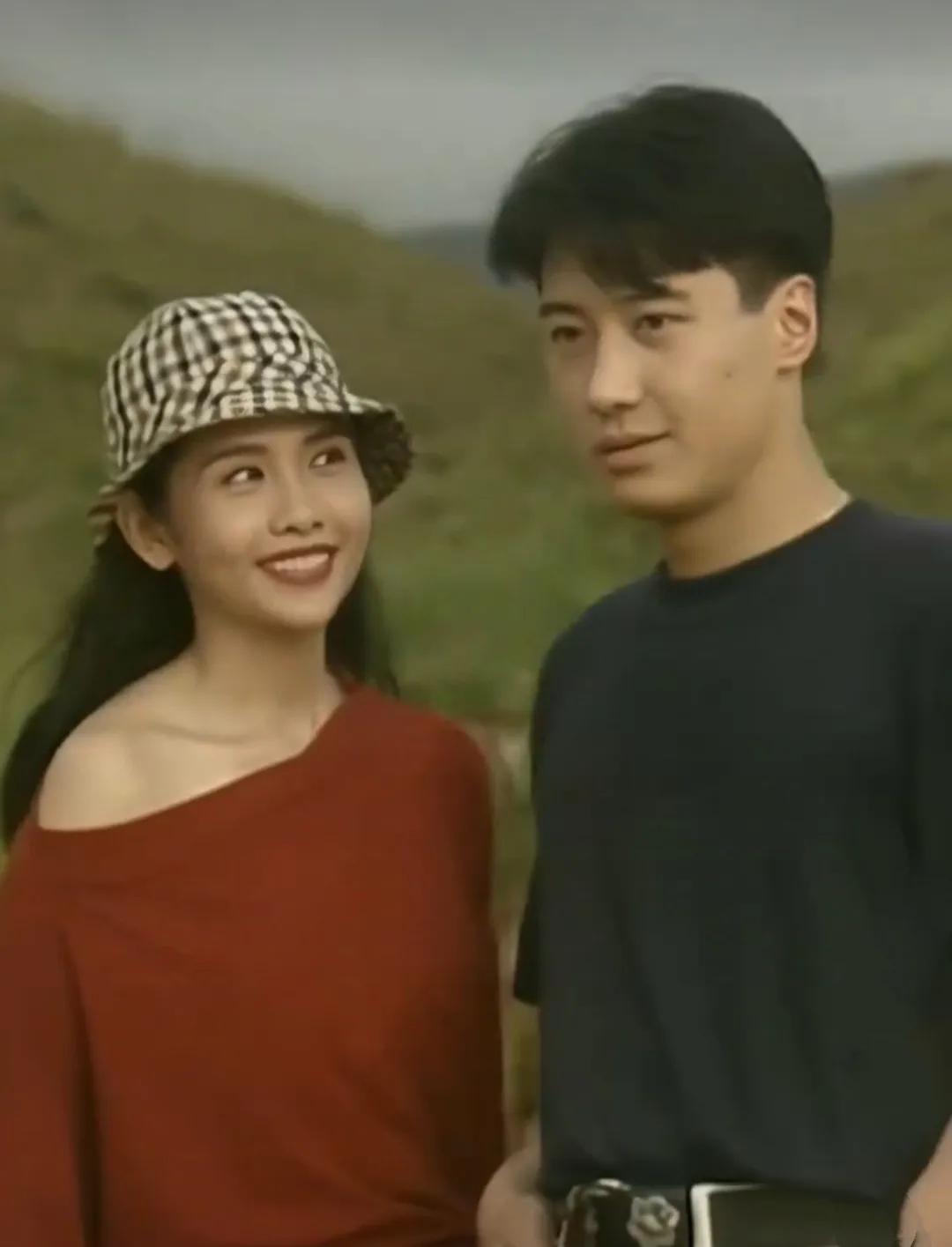 年轻的邱淑贞和黎明！邱淑贞性感漂亮，又俏皮可爱，如邻家女孩。黎明高大帅气，儒雅白