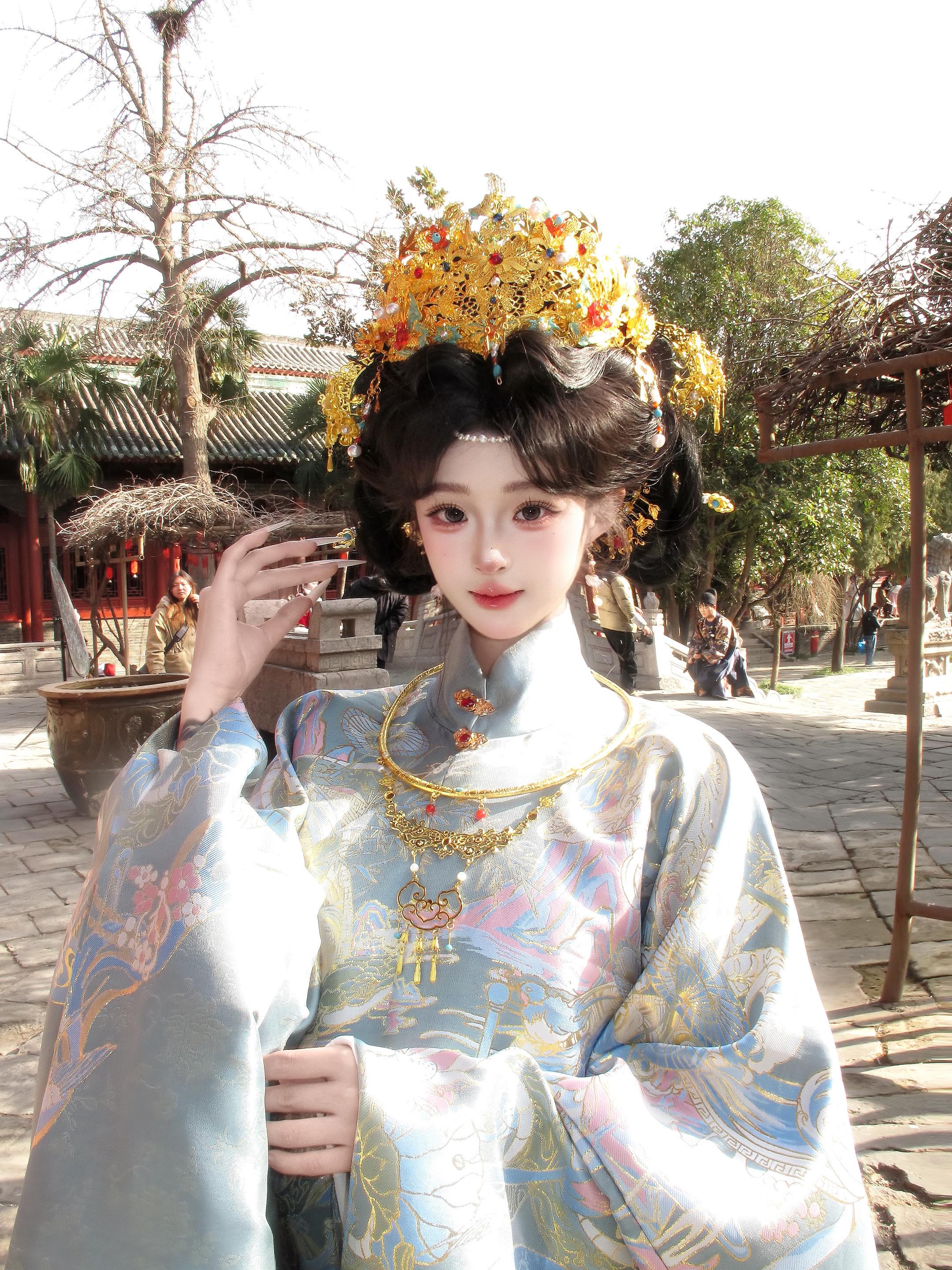 琴瑟指尖轻弹 燕子檐下呢喃。