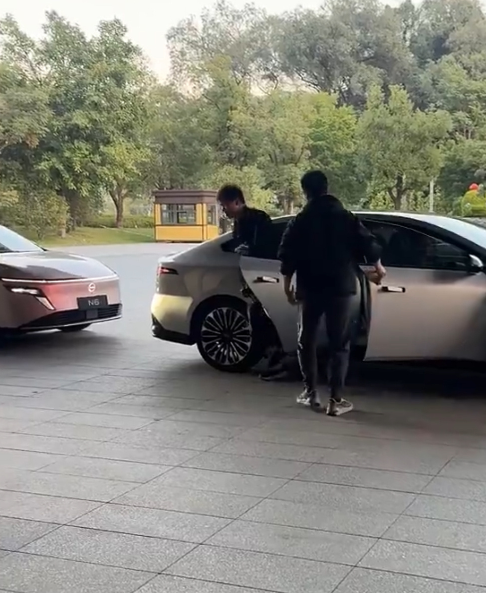 细品这个p1-p2-p3，方位怎么转移的呢，你哥哥的这只小跟屁熊 （其实不难看出