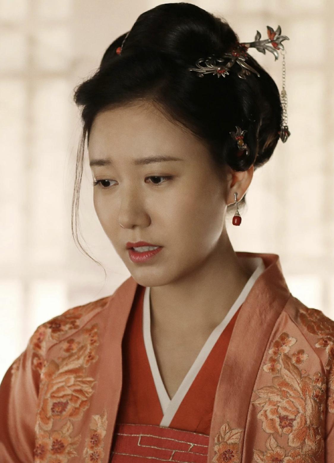 宋宁峰出轨这件事上，最冤的是高露，就是《知否》里面林小娘的扮演者。

张婉婷威胁