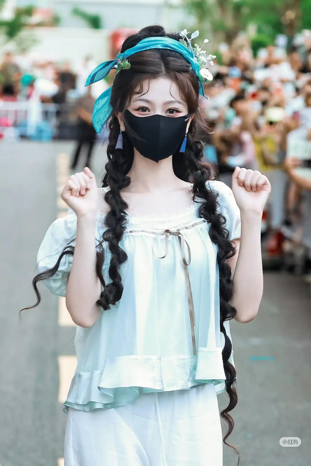王楚然终究变成了🐟的模样 