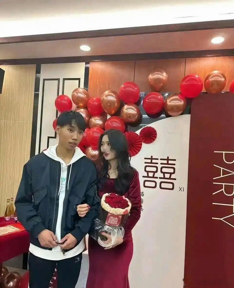 我都不知道我表姐怎么看上的他 ​​​