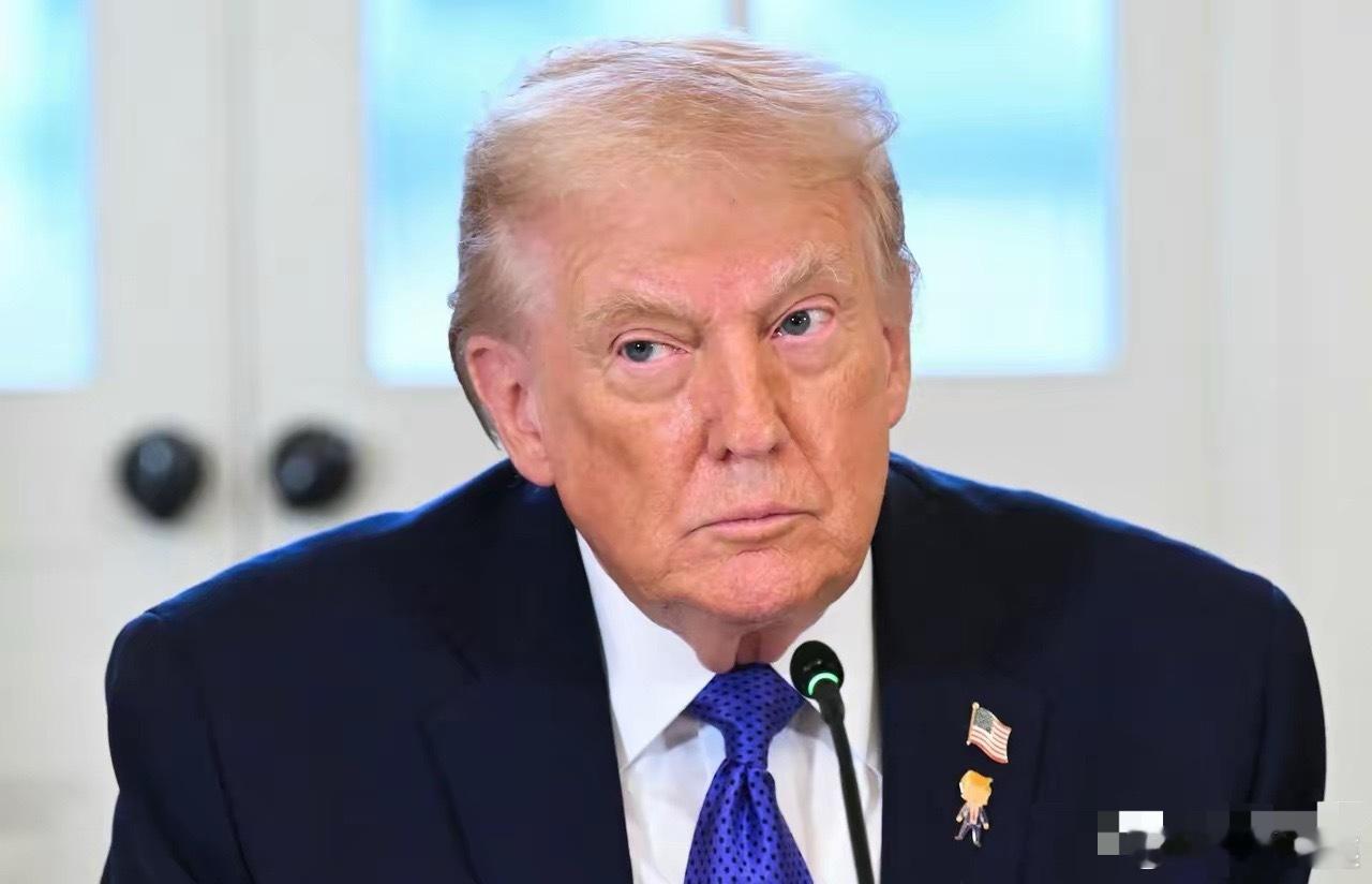 特朗普1月16日在白宫接受记者提问，当询问他如何看待加拿大总理卡尼与中国签署贸易