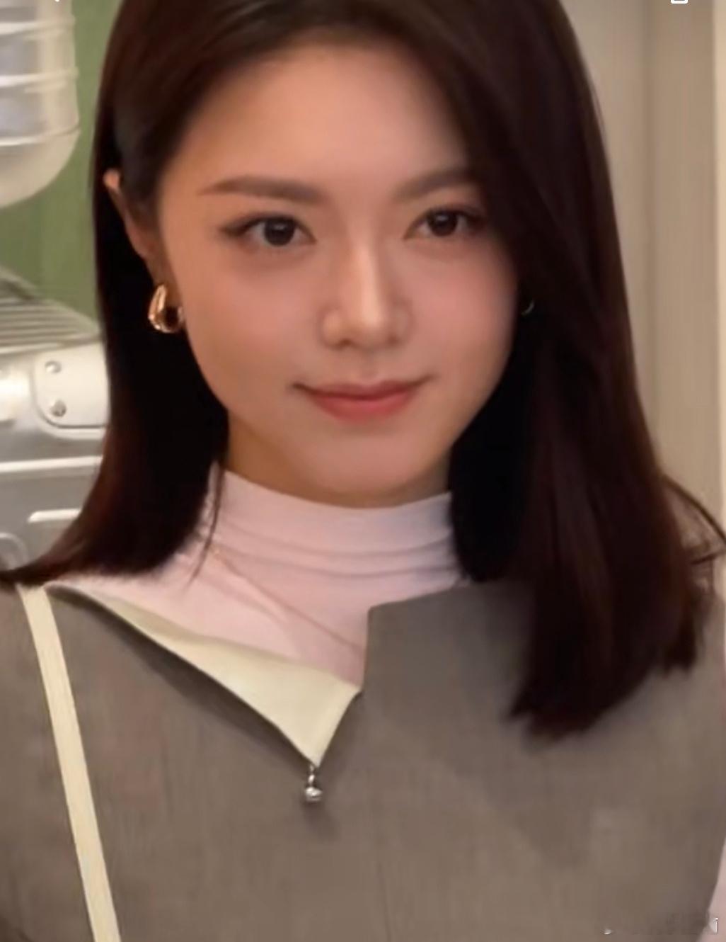 赵今麦成都日默瓦品牌活动直拍，好漂亮知性大方！ 