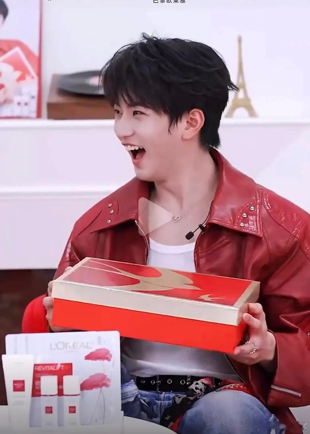 不知道的还以为四代张函瑞去直播带货了穆祉丞能不能减减肥 