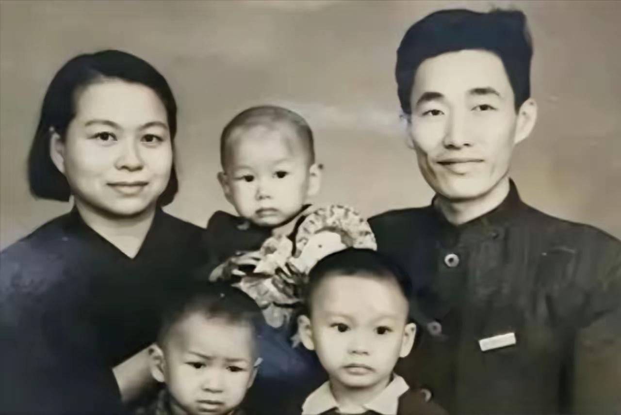 1947年，中统特务陈梦麟酒后失言，拍着同僚张一锋的肩膀炫耀：“礼拜五去大使馆抓